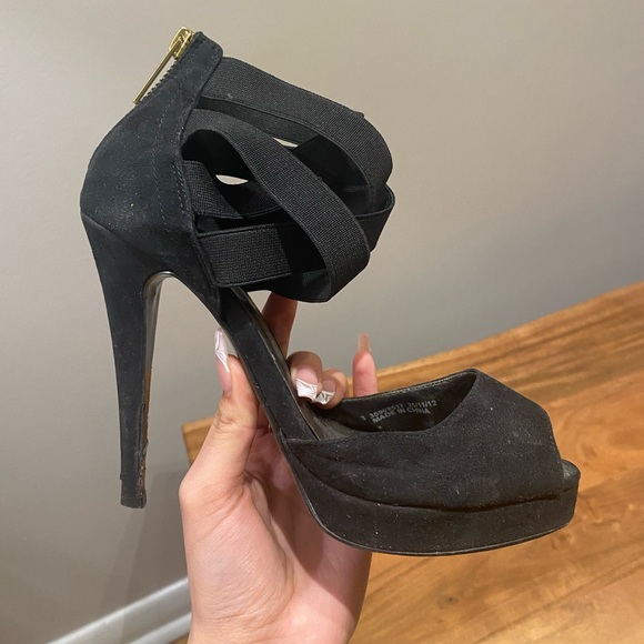 Kardashian Kollection black strapped heel - Picture 6 of 7